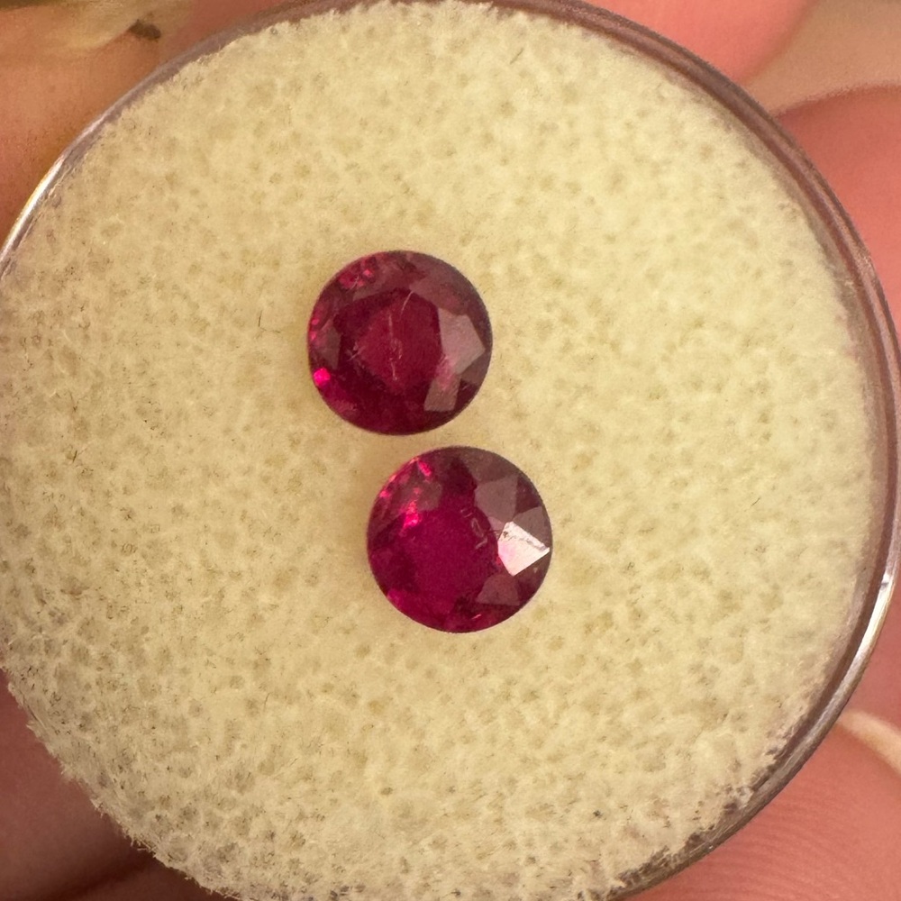 1.53ct genuine clean rubies pair in gem
Jar - Picture 5 of 13